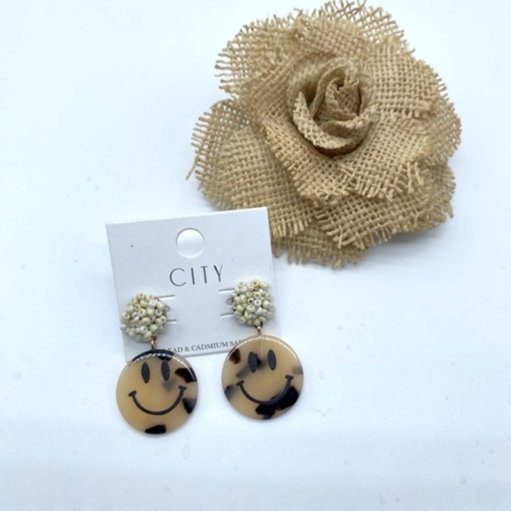 Happy face earrings ☺️
